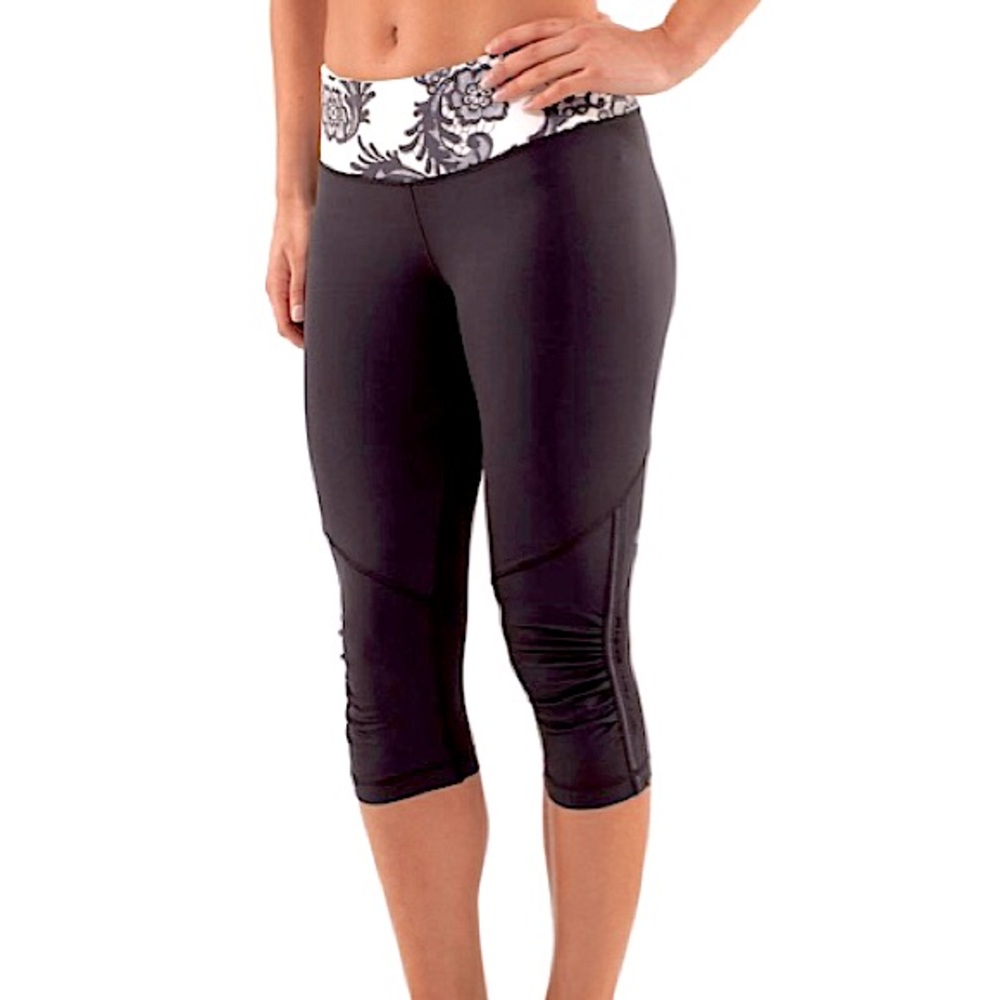 Lululemon Run: For Your Life Crop. Size 8. Black/Laceoflage